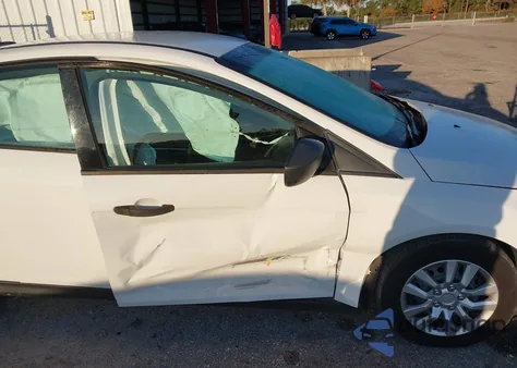 2014 Ford Focus S z USA, uszkodzony, nr VIN 1FADP3E20EL305079